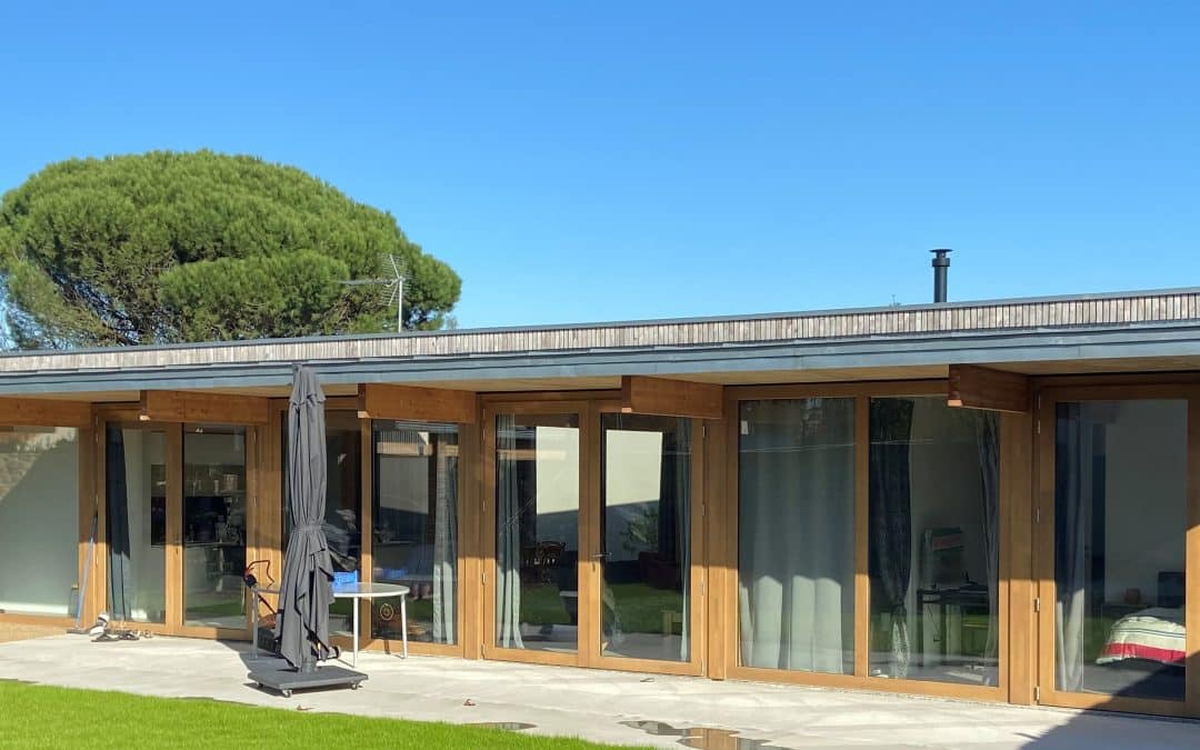 MAISON LUMINEUSE EN BOIS